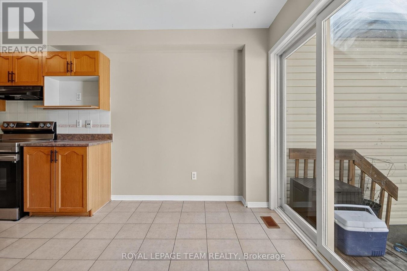24 HEMLO CRESCENT - Photo 22