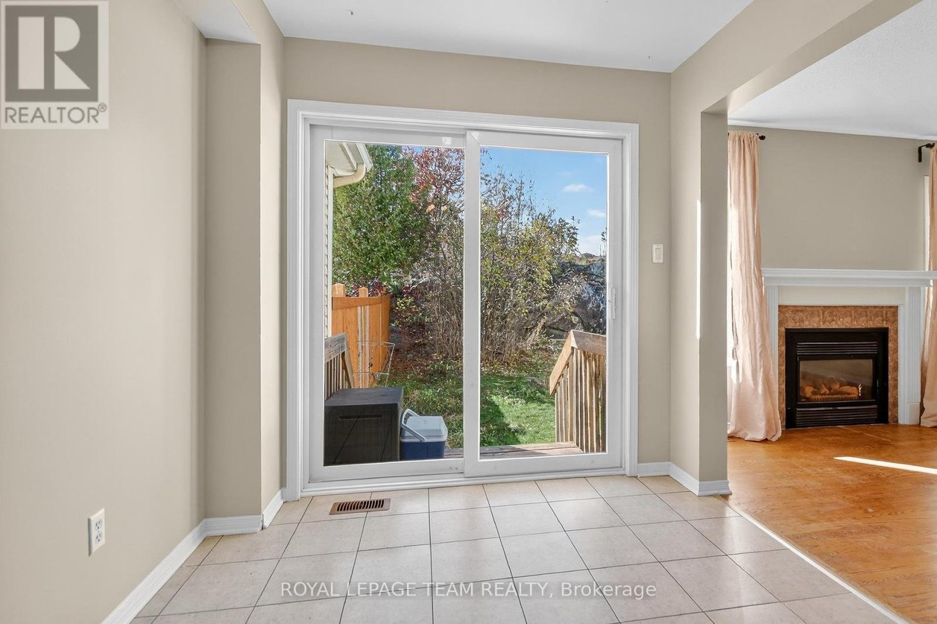 24 HEMLO CRESCENT - Photo 23