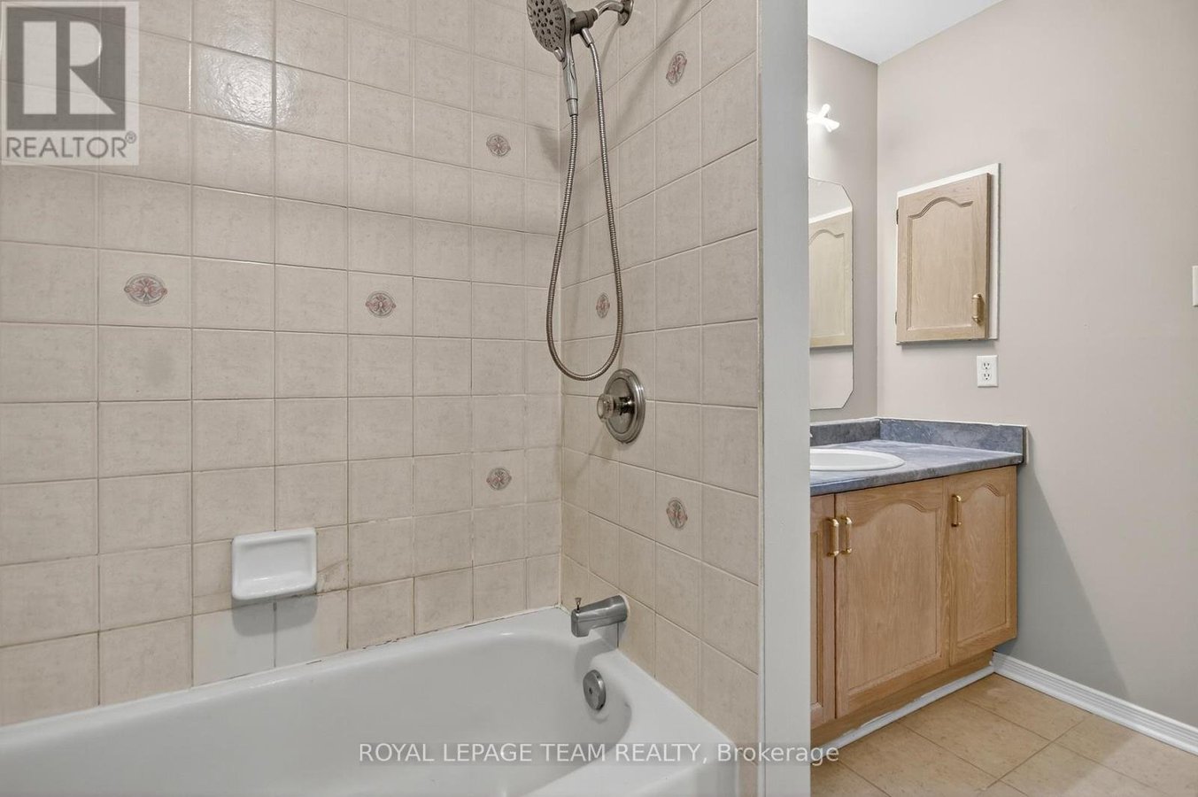 24 HEMLO CRESCENT - Photo 31