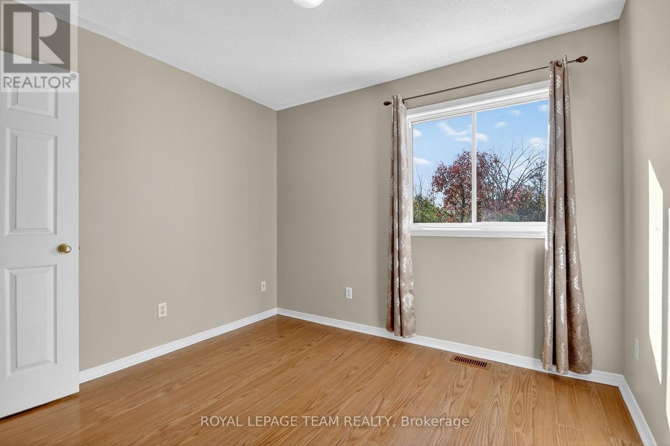 24 HEMLO CRESCENT - Photo 33