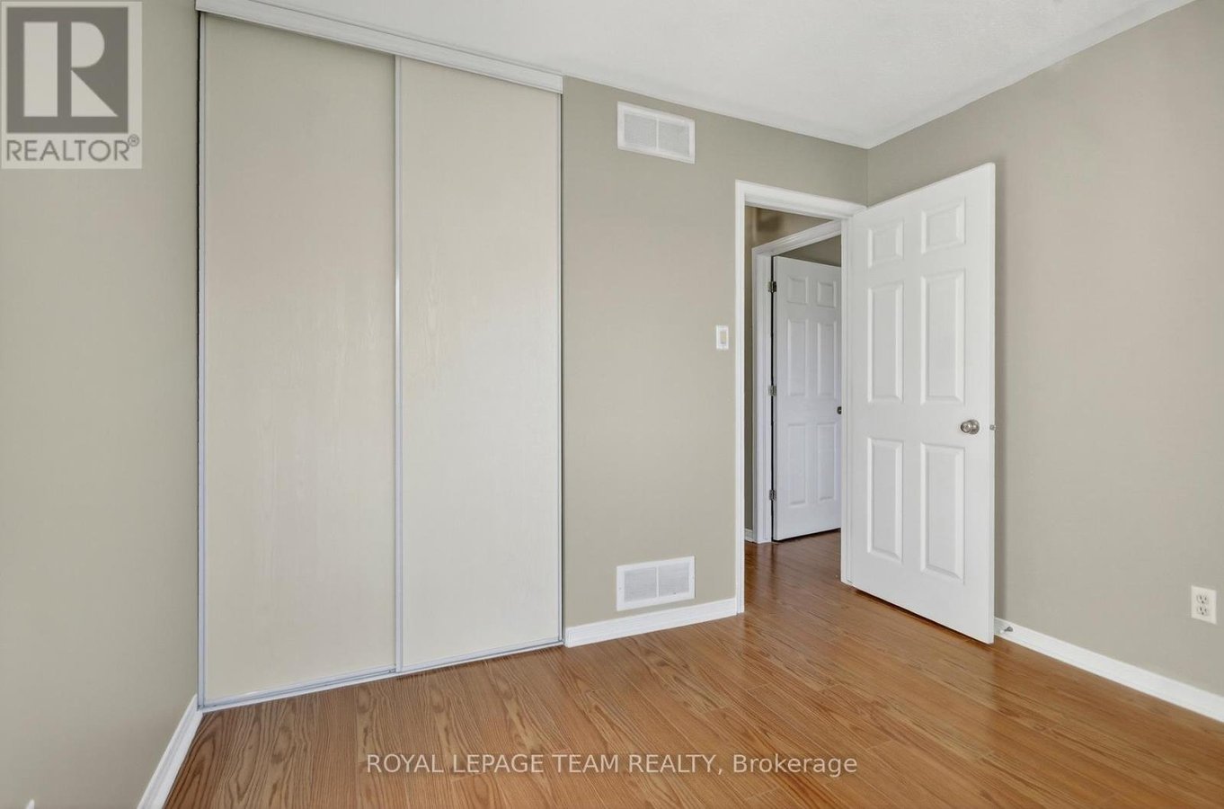 24 HEMLO CRESCENT - Photo 34