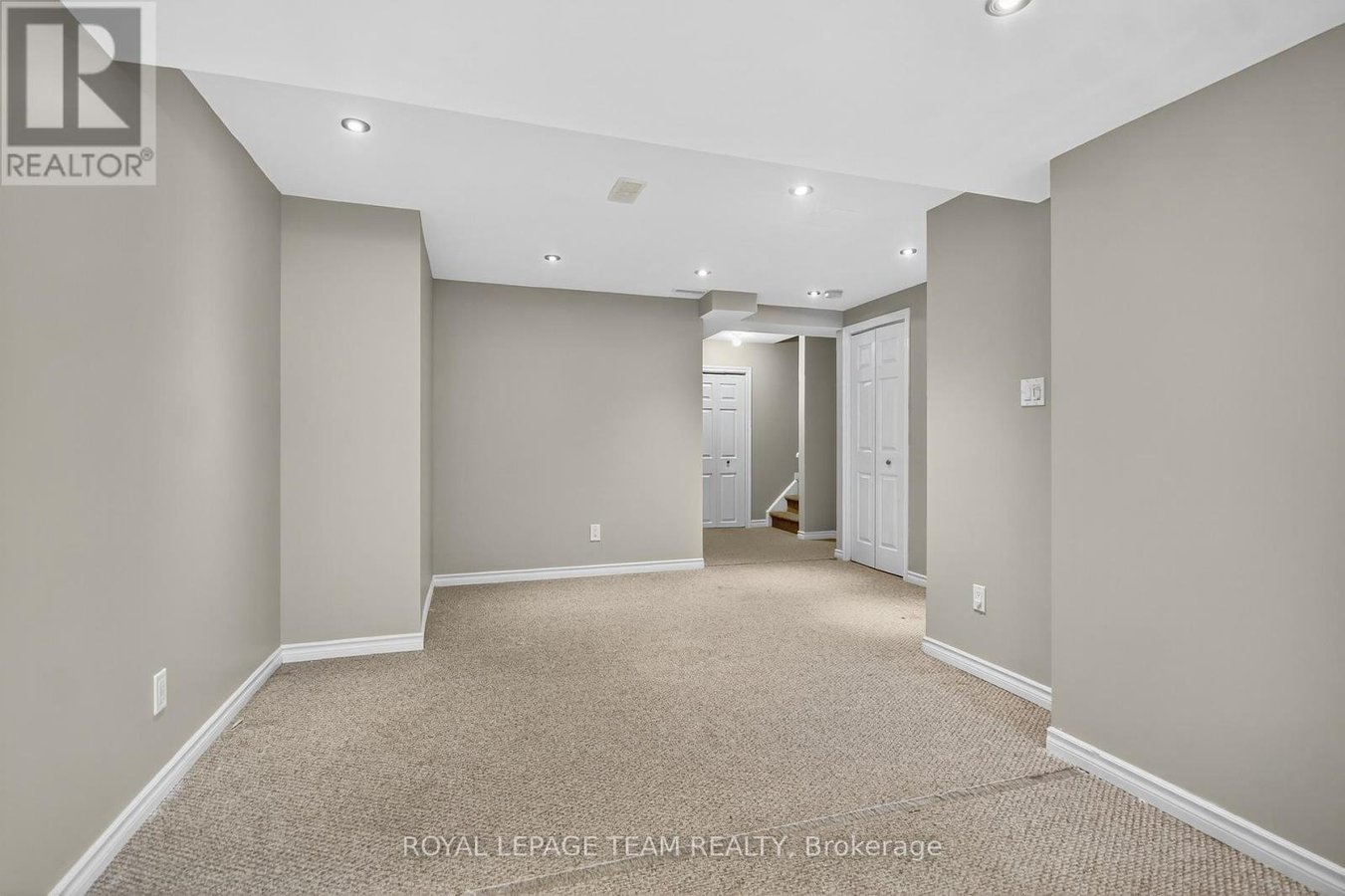 24 HEMLO CRESCENT - Photo 44