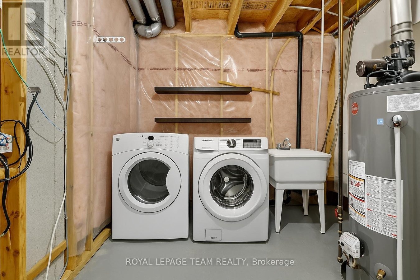 24 HEMLO CRESCENT - Photo 45