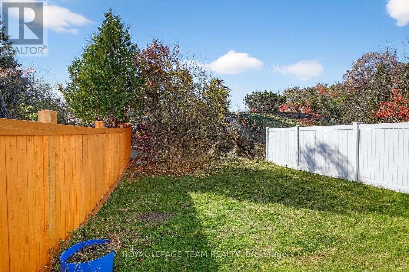 24 HEMLO CRESCENT - Photo 47