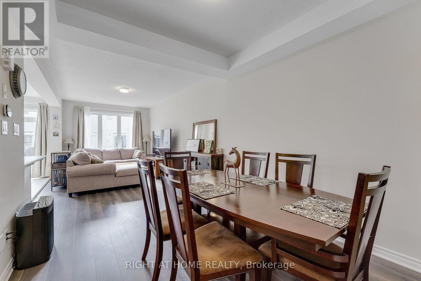 715 DERREEN AVENUE - Photo 7
