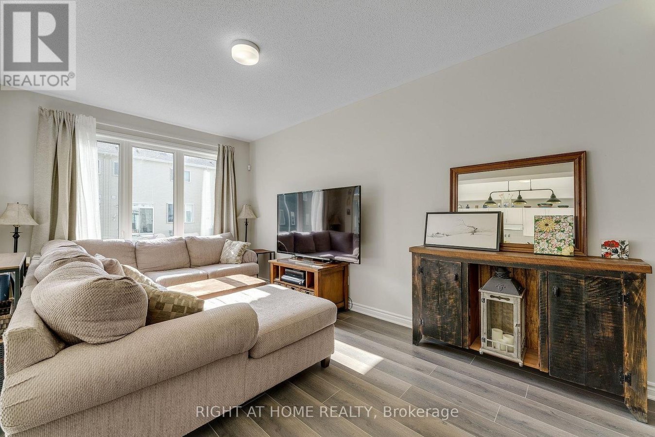 715 DERREEN AVENUE - Photo 8