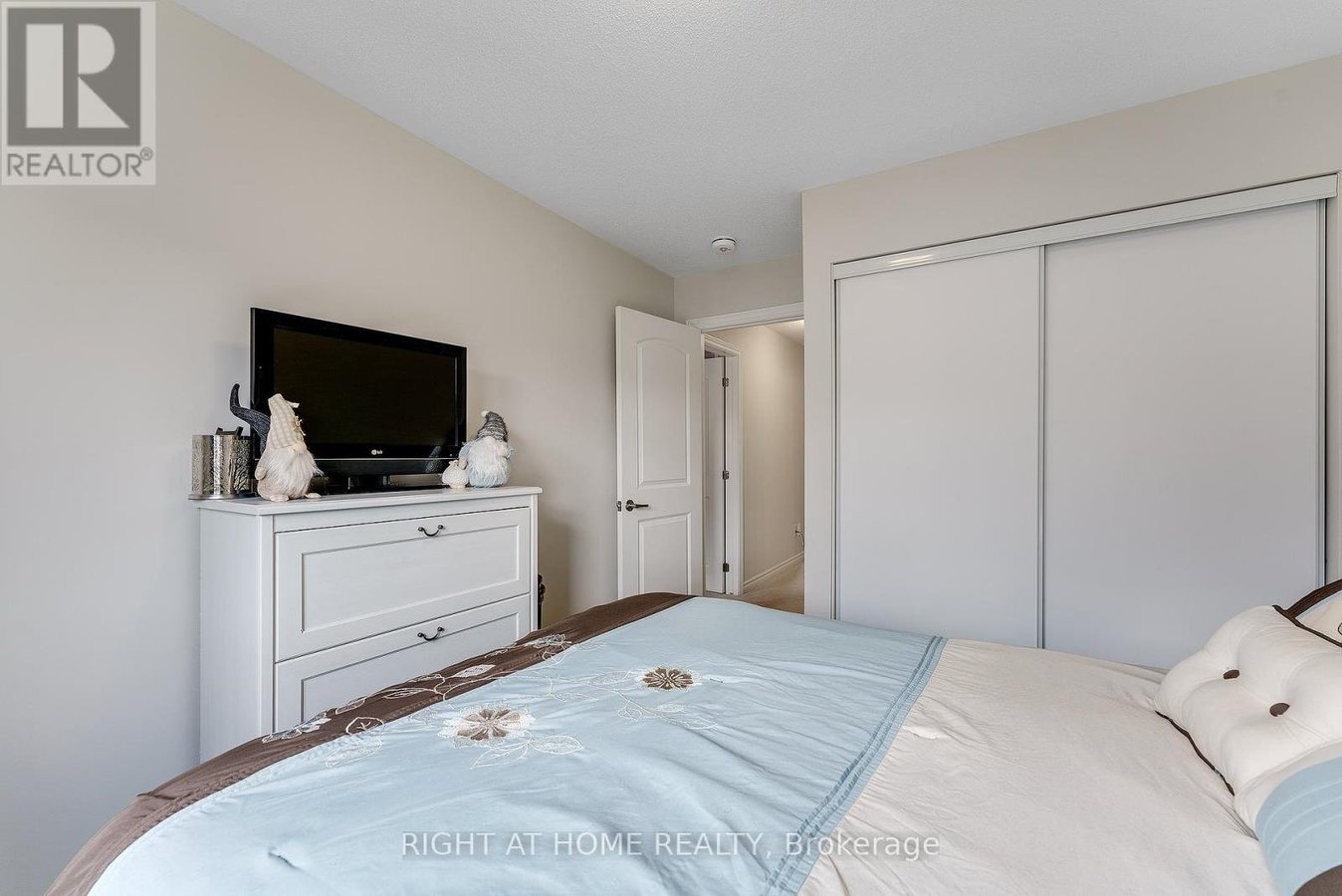 715 DERREEN AVENUE - Photo 22