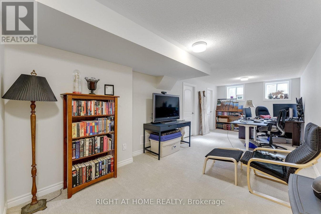 715 DERREEN AVENUE - Photo 27