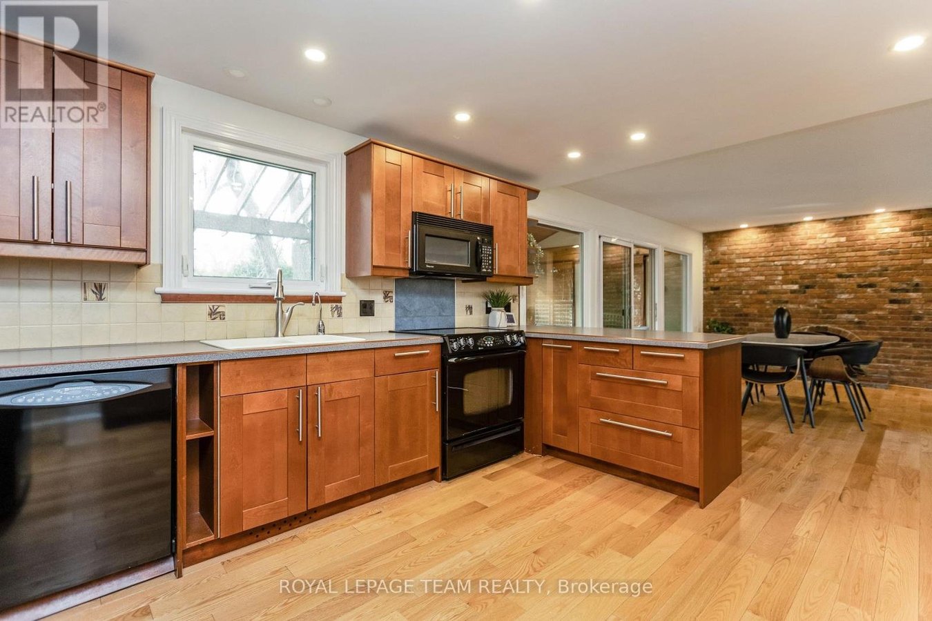12 PELLAN CRESCENT - Photo 8