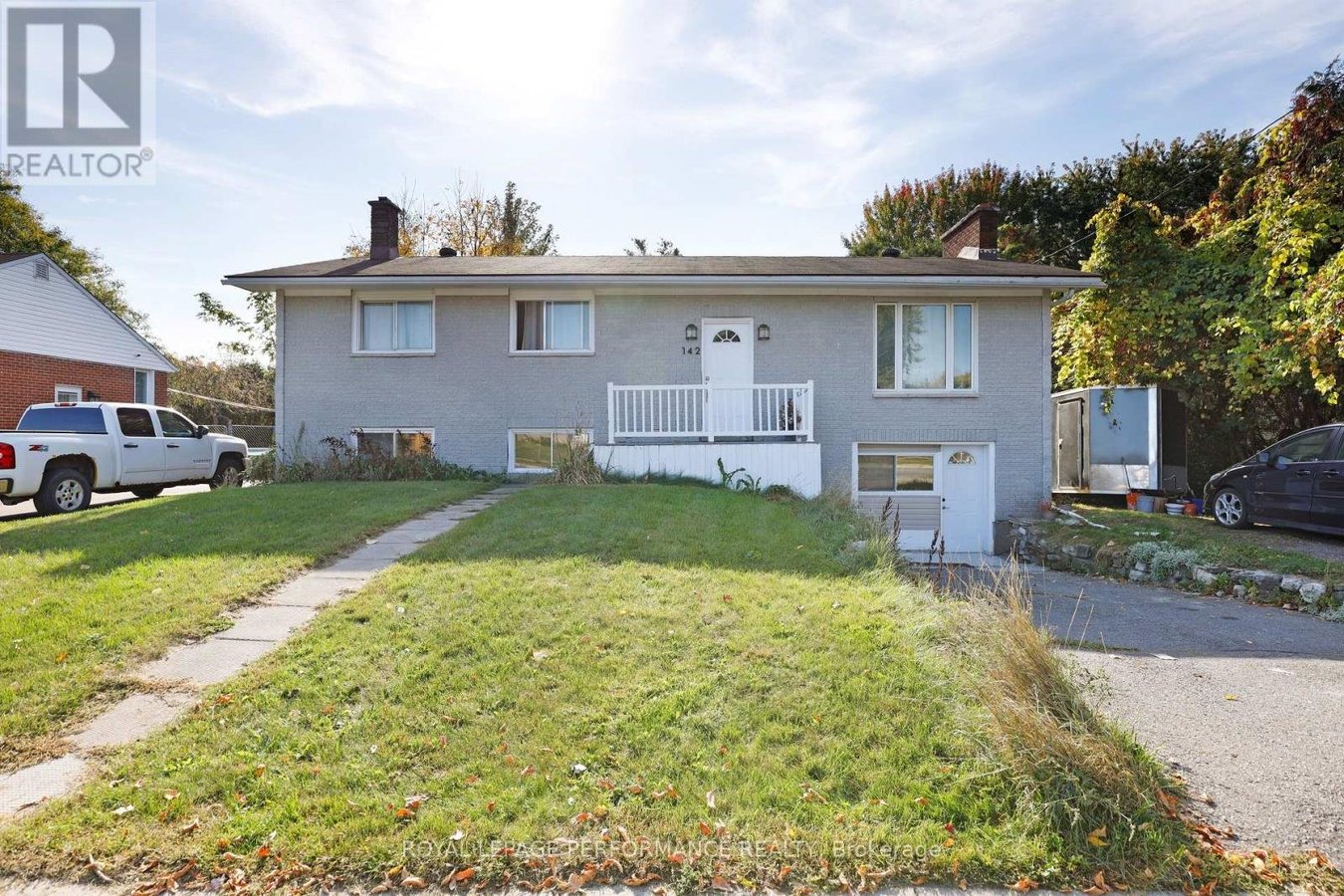 142 MEADOWLANDS DRIVE W - Photo 1