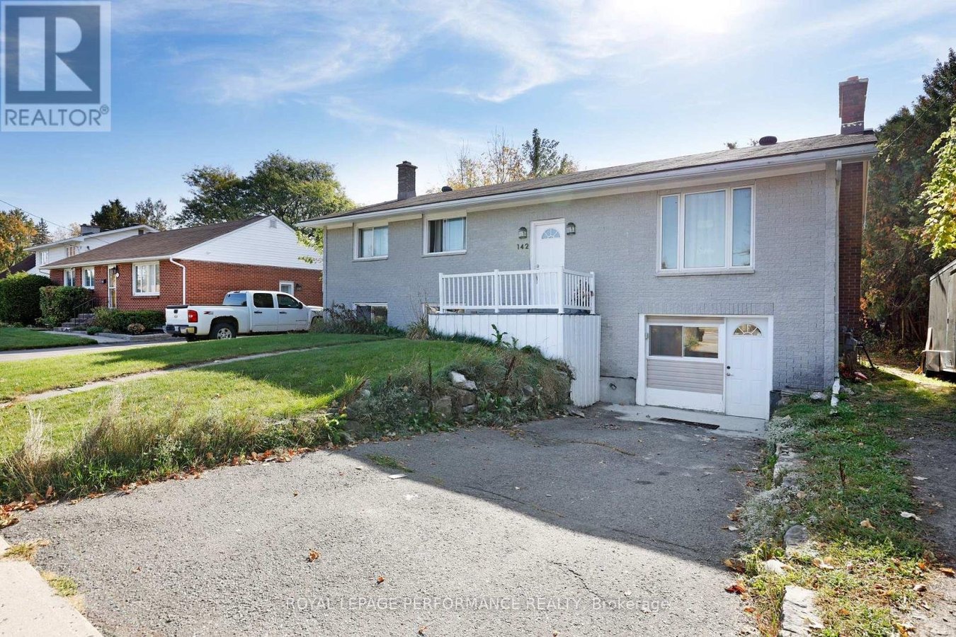 142 MEADOWLANDS DRIVE W - Photo 2