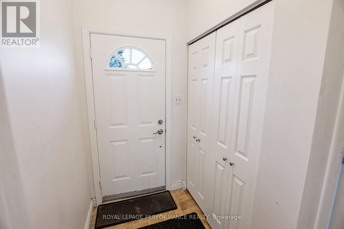 142 MEADOWLANDS DRIVE W - Photo 5