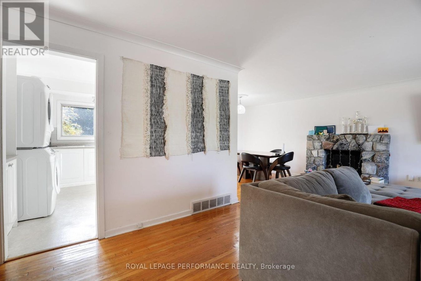 142 MEADOWLANDS DRIVE W - Photo 7