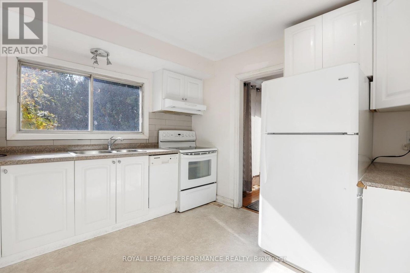 142 MEADOWLANDS DRIVE W - Photo 19