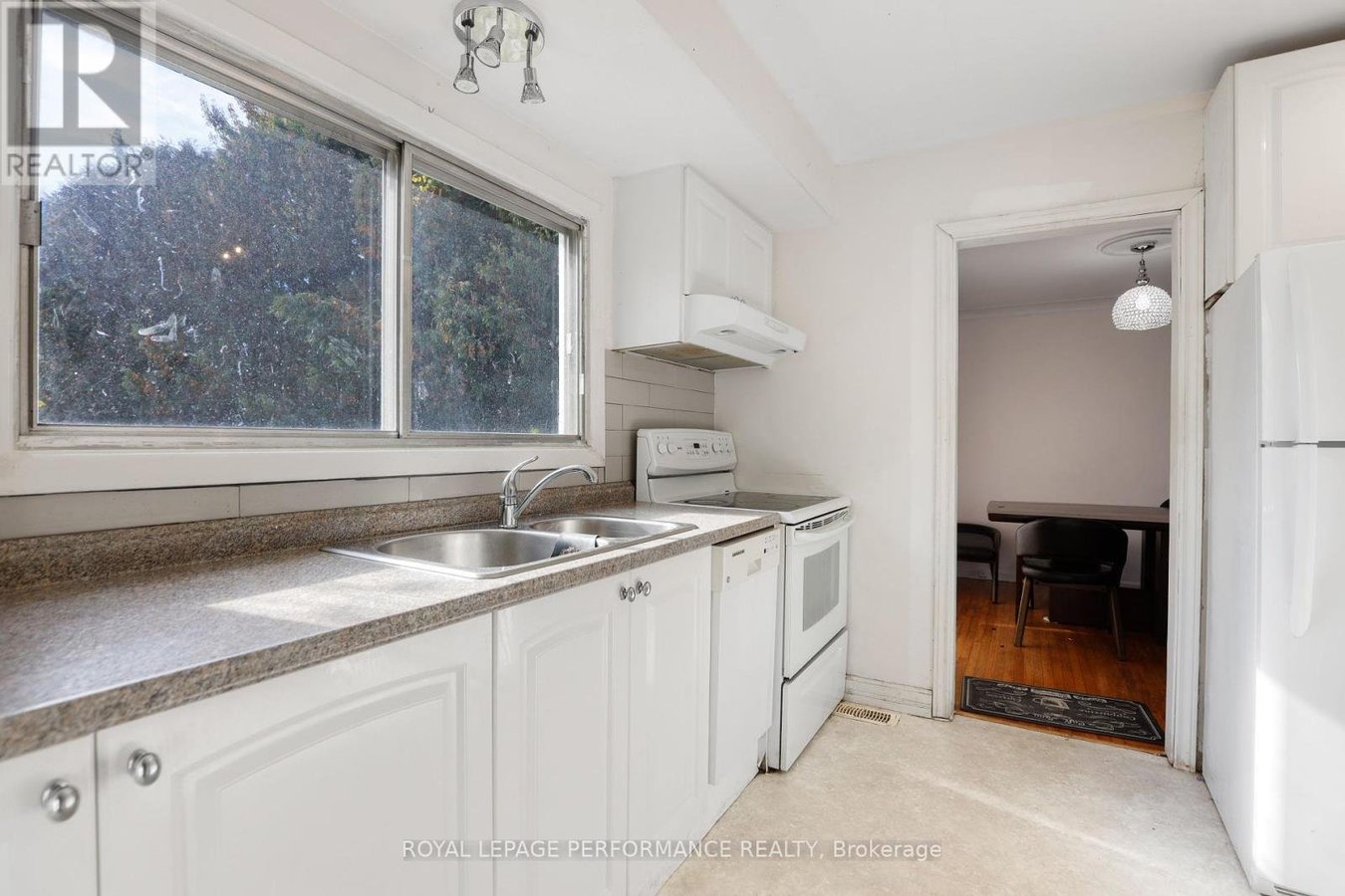 142 MEADOWLANDS DRIVE W - Photo 20