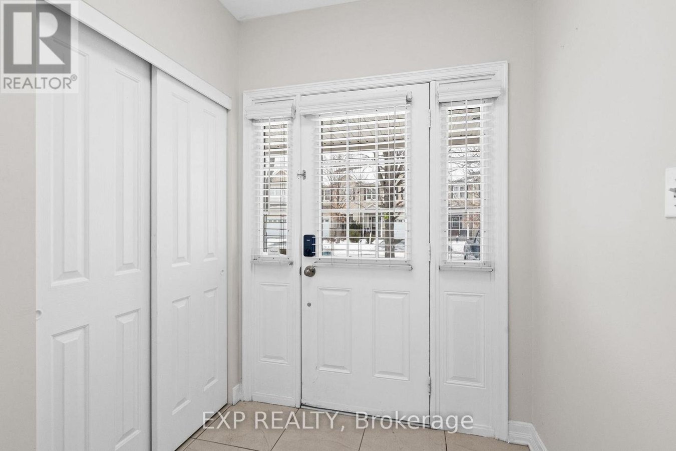 552 ASHBOURNE CRESCENT - Photo 4