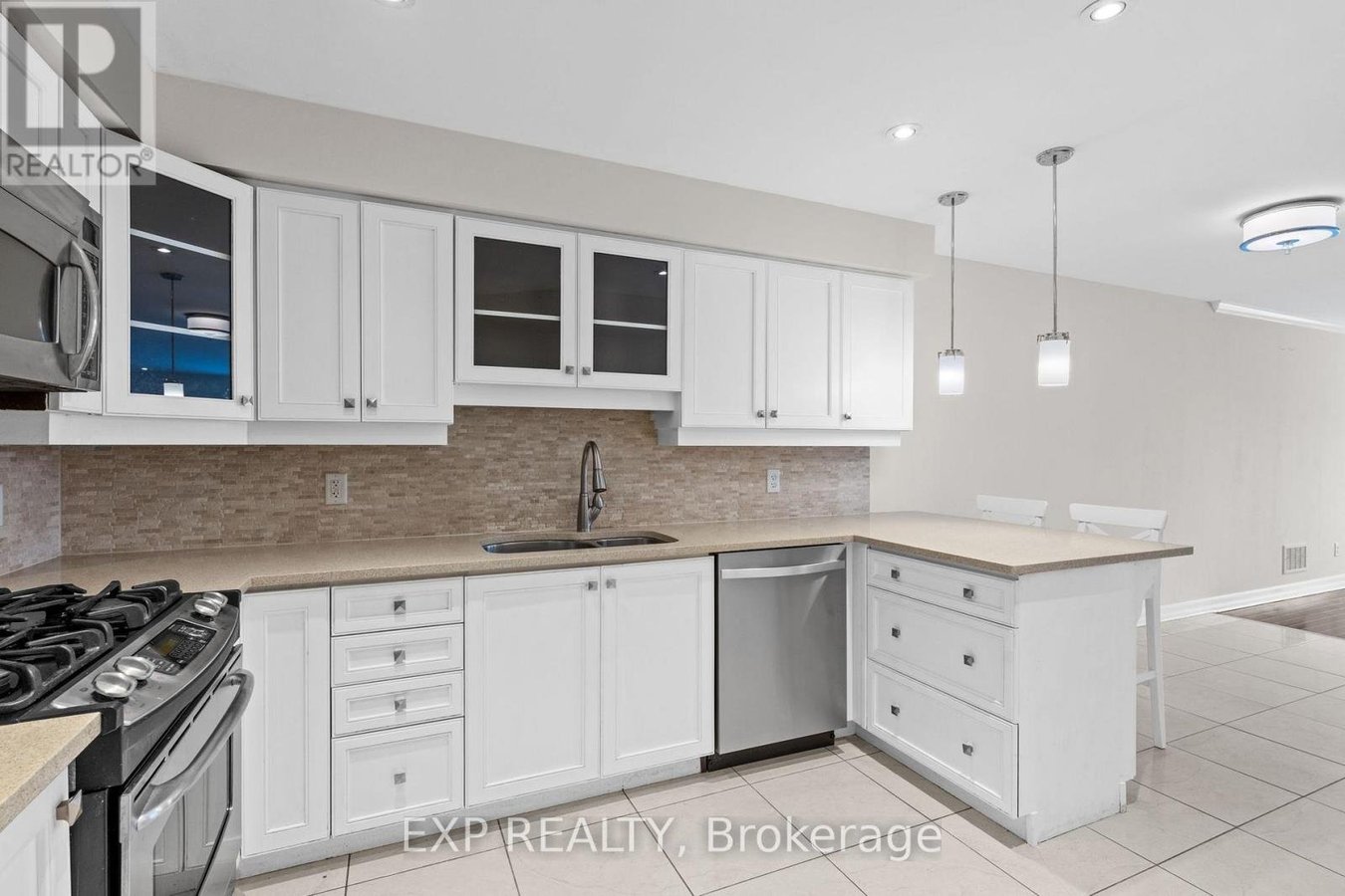 552 ASHBOURNE CRESCENT - Photo 8