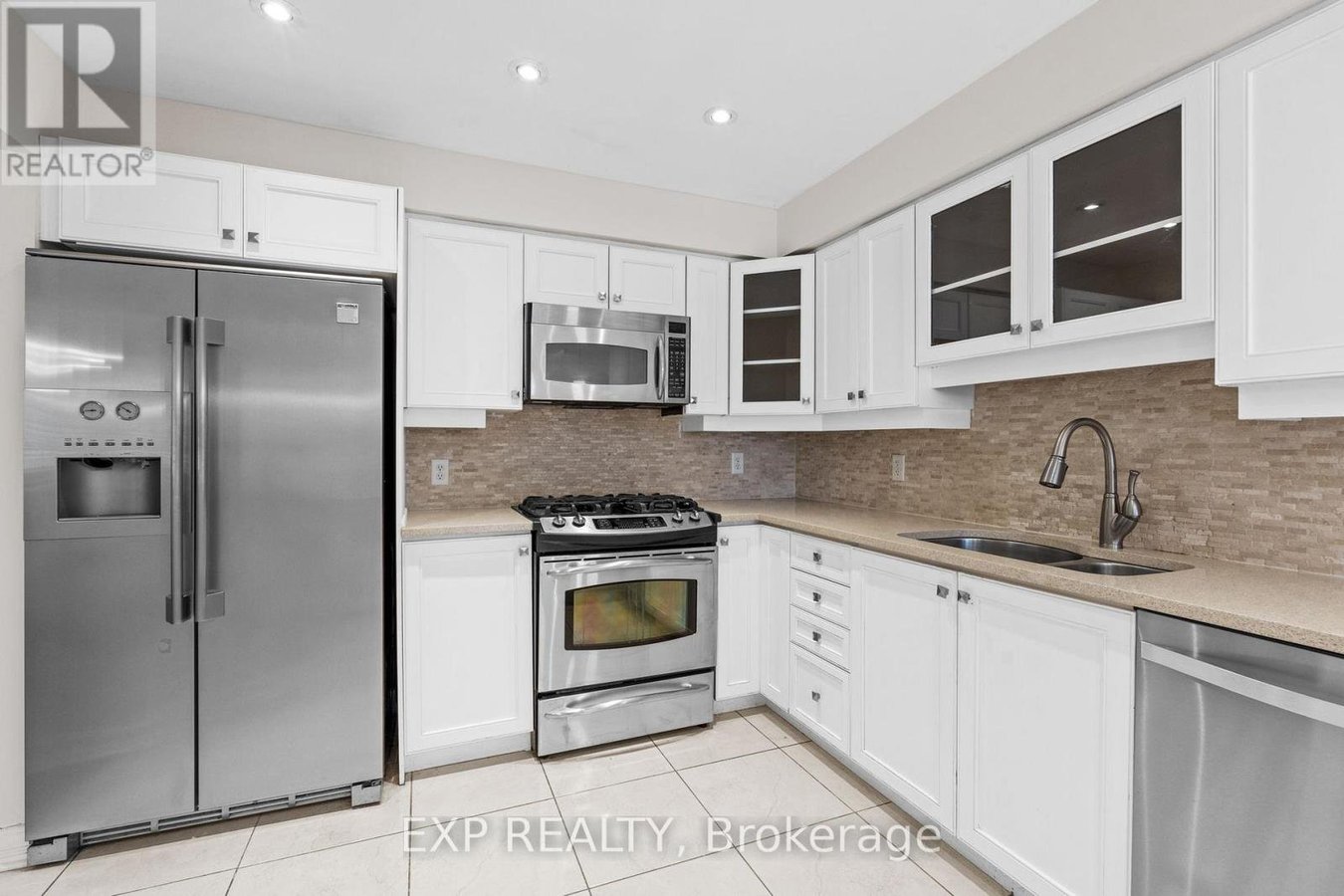 552 ASHBOURNE CRESCENT - Photo 9