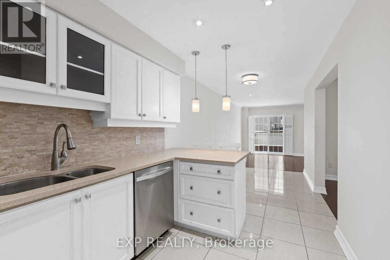 552 ASHBOURNE CRESCENT - Photo 10