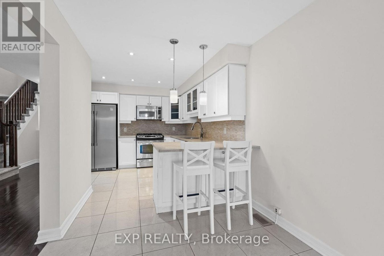 552 ASHBOURNE CRESCENT - Photo 12