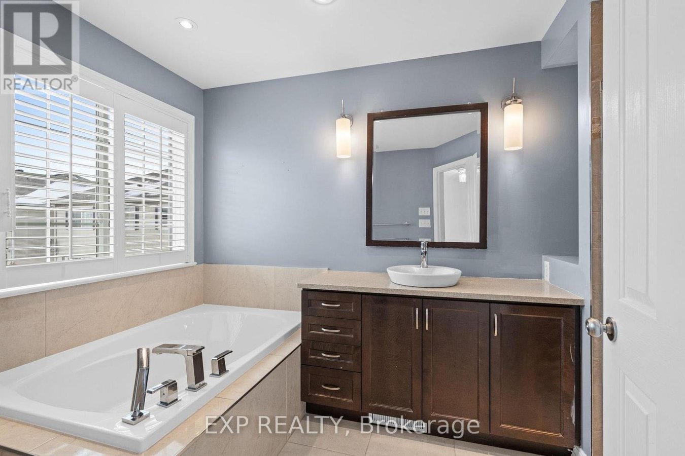 552 ASHBOURNE CRESCENT - Photo 27