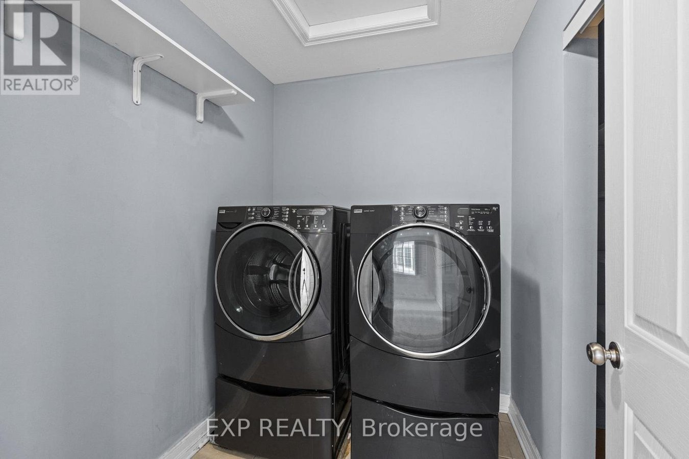552 ASHBOURNE CRESCENT - Photo 35