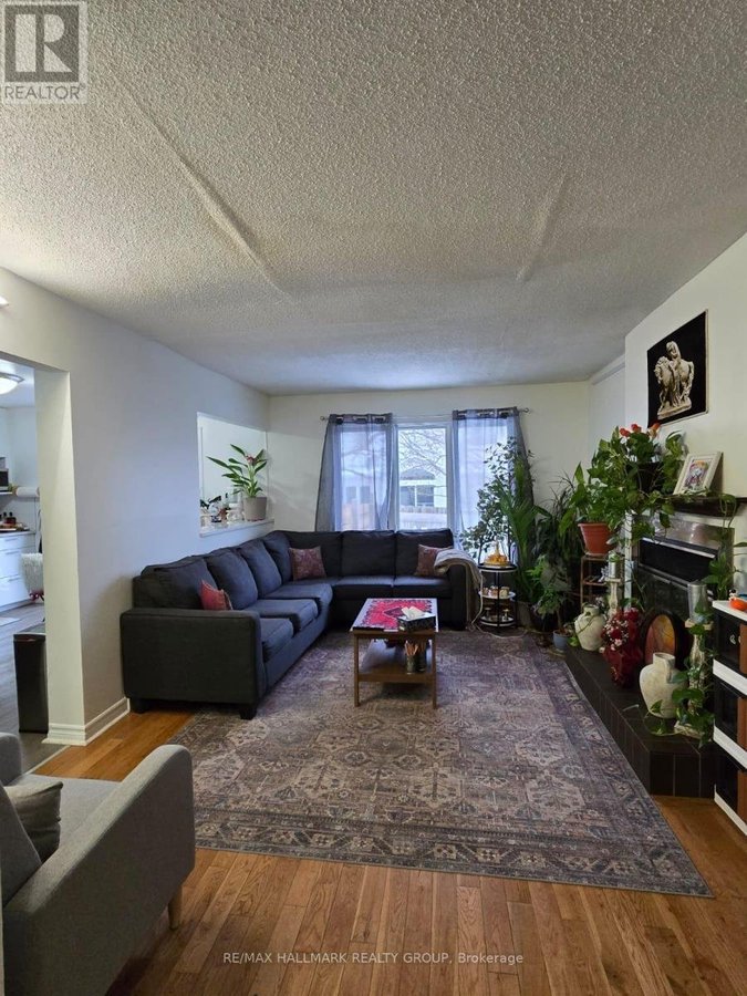 1863 LECLAIR CRESCENT - Photo 3
