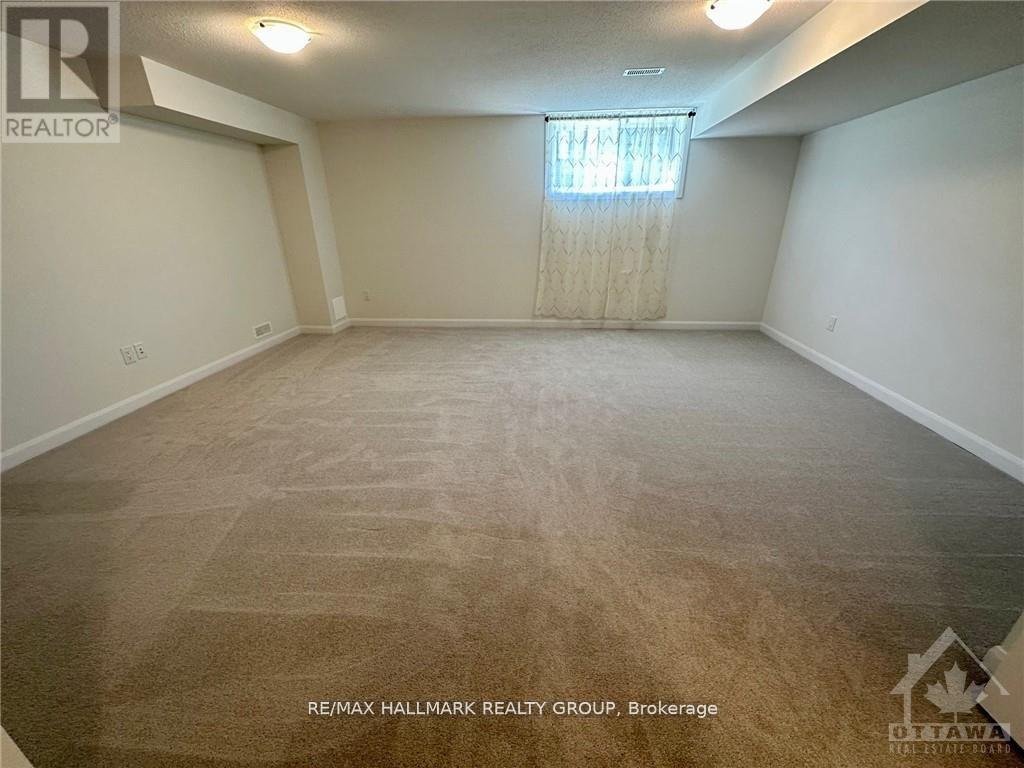 588 LILITH STREET - Photo 3