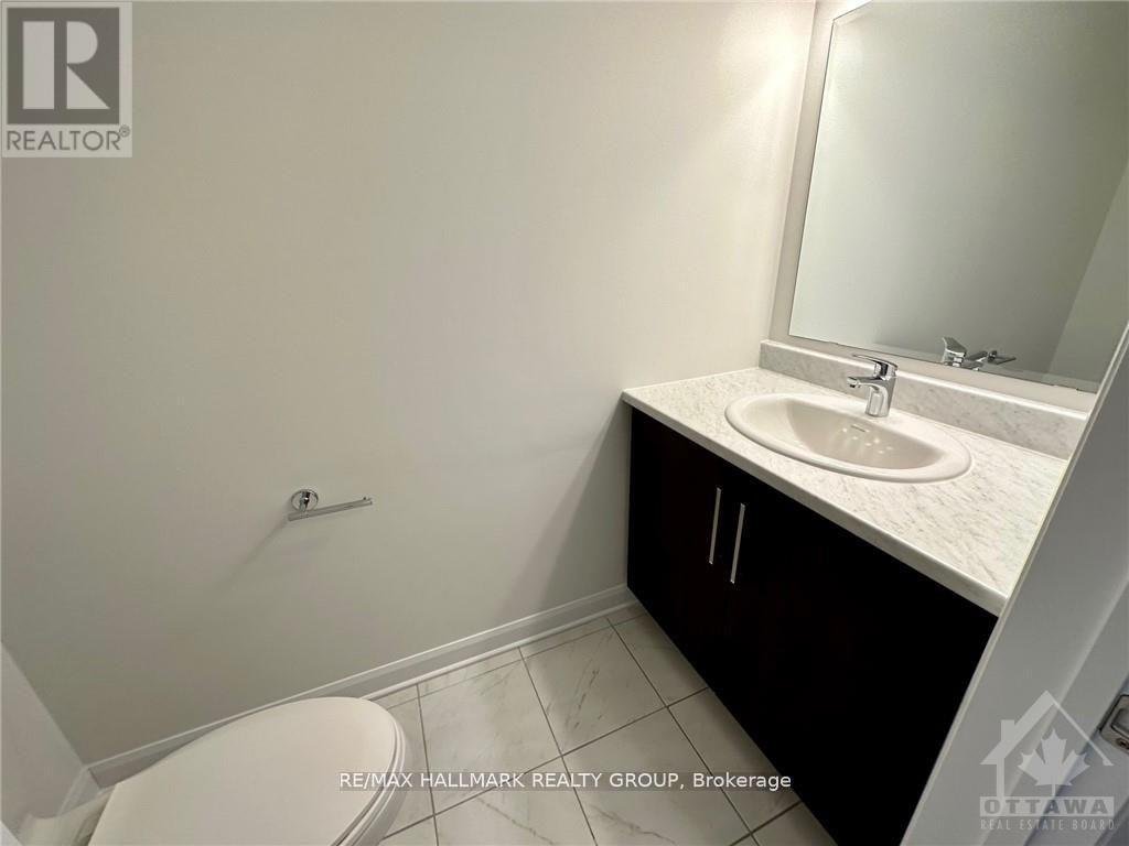 588 LILITH STREET - Photo 4