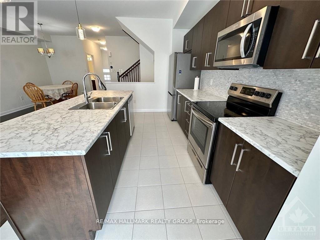 588 LILITH STREET - Photo 19