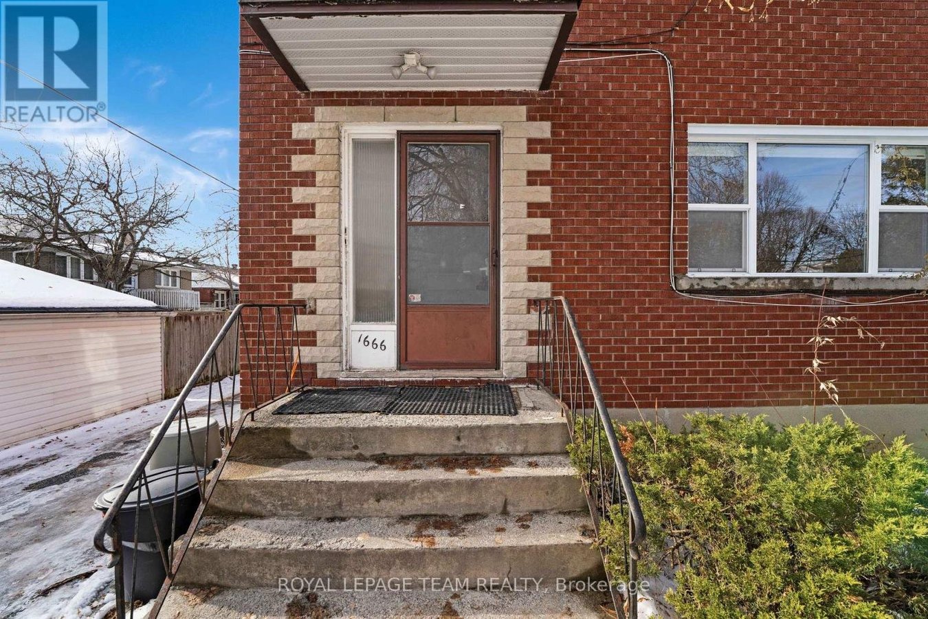 UPPER UNIT - 1666 EDGE HILL PLACE - Photo 2