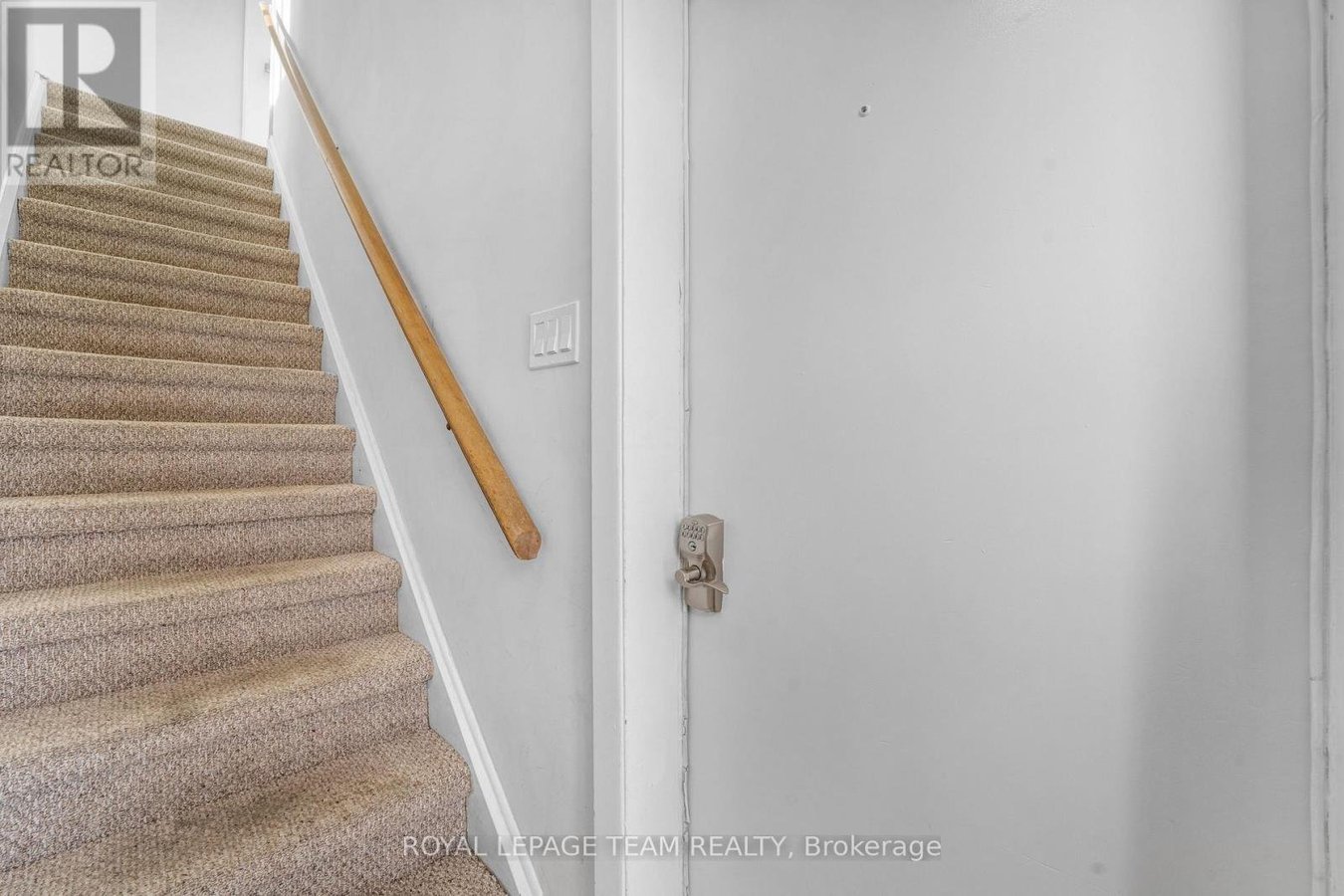 UPPER UNIT - 1666 EDGE HILL PLACE - Photo 3