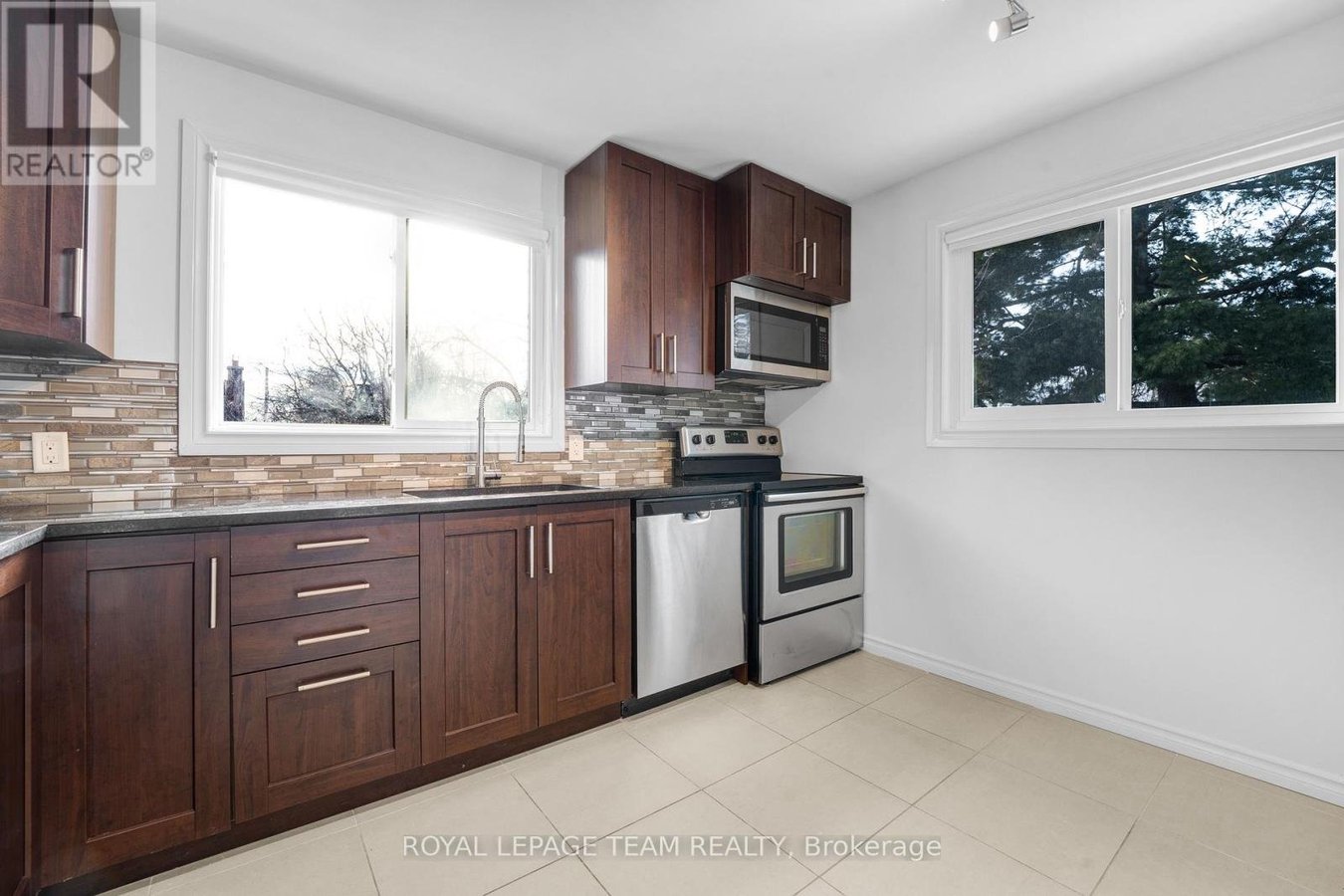 UPPER UNIT - 1666 EDGE HILL PLACE - Photo 5
