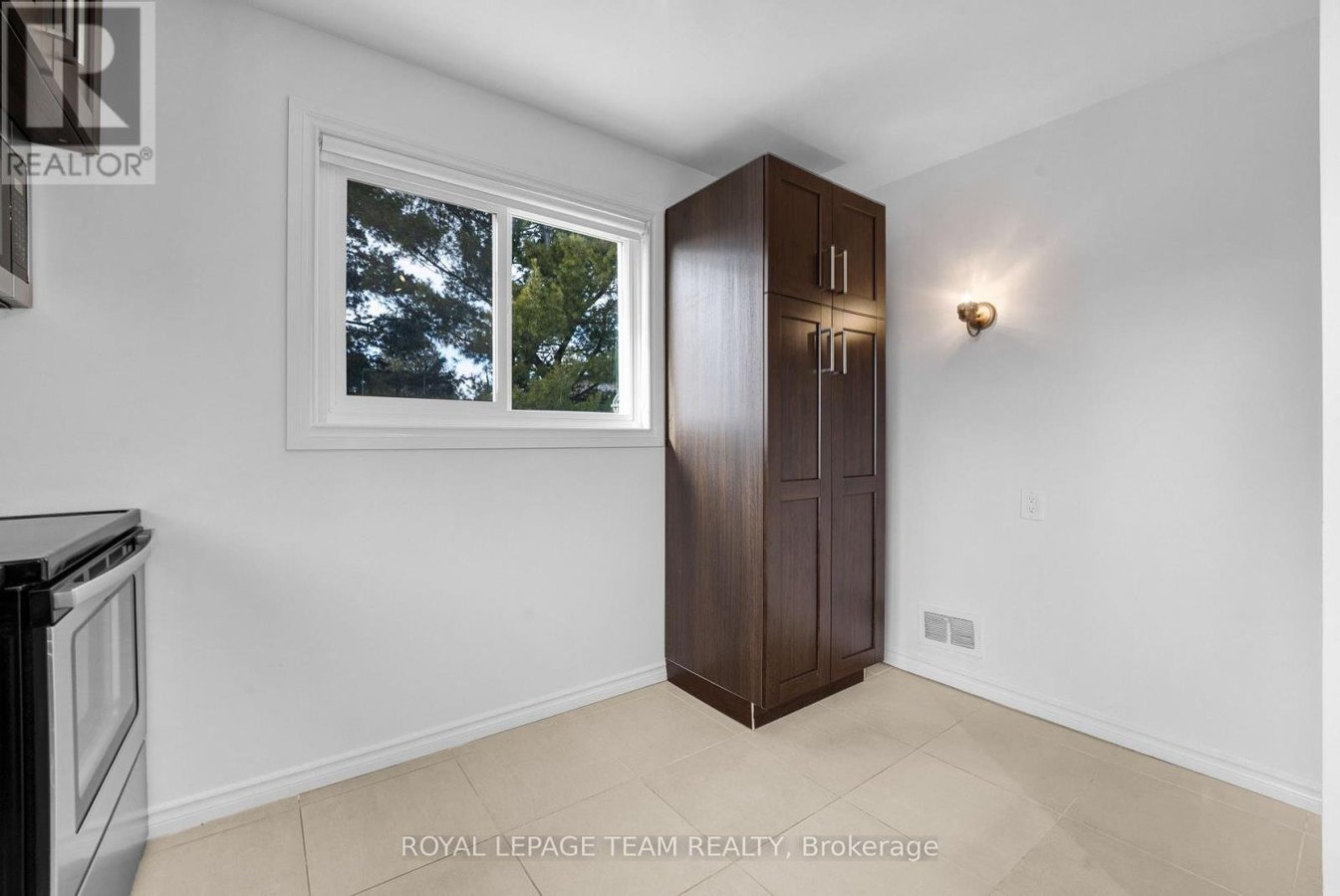 UPPER UNIT - 1666 EDGE HILL PLACE - Photo 13