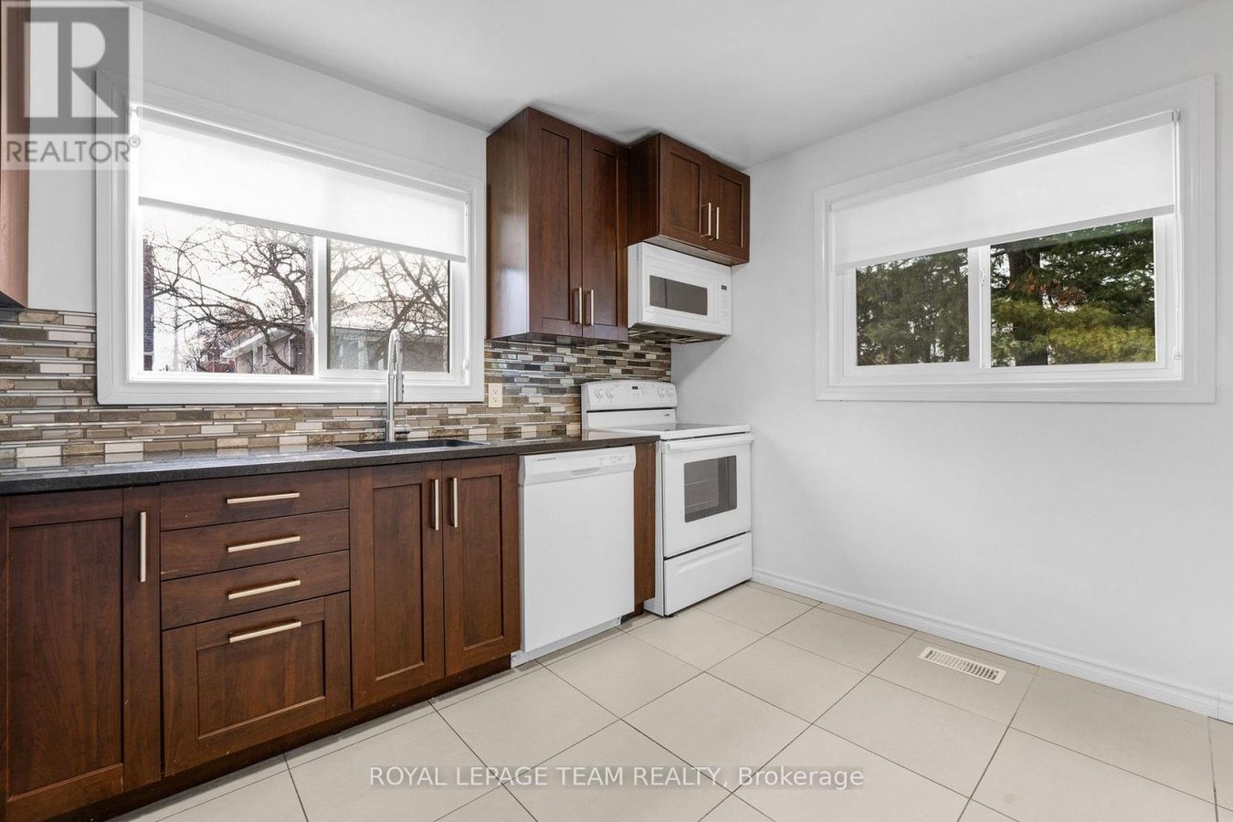 LOWER UNIT - 1666 EDGE HILL PLACE - Photo 7