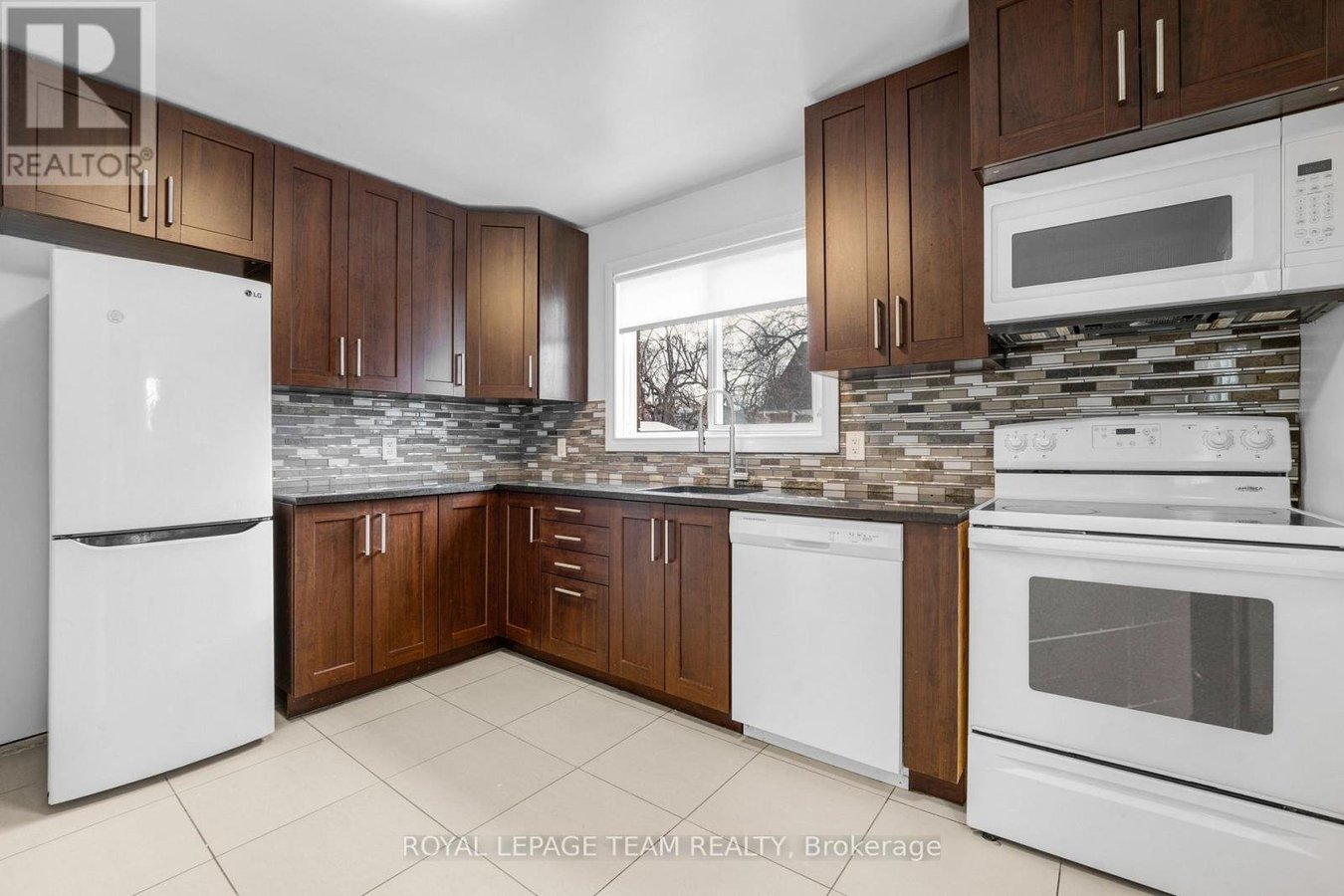 LOWER UNIT - 1666 EDGE HILL PLACE - Photo 8