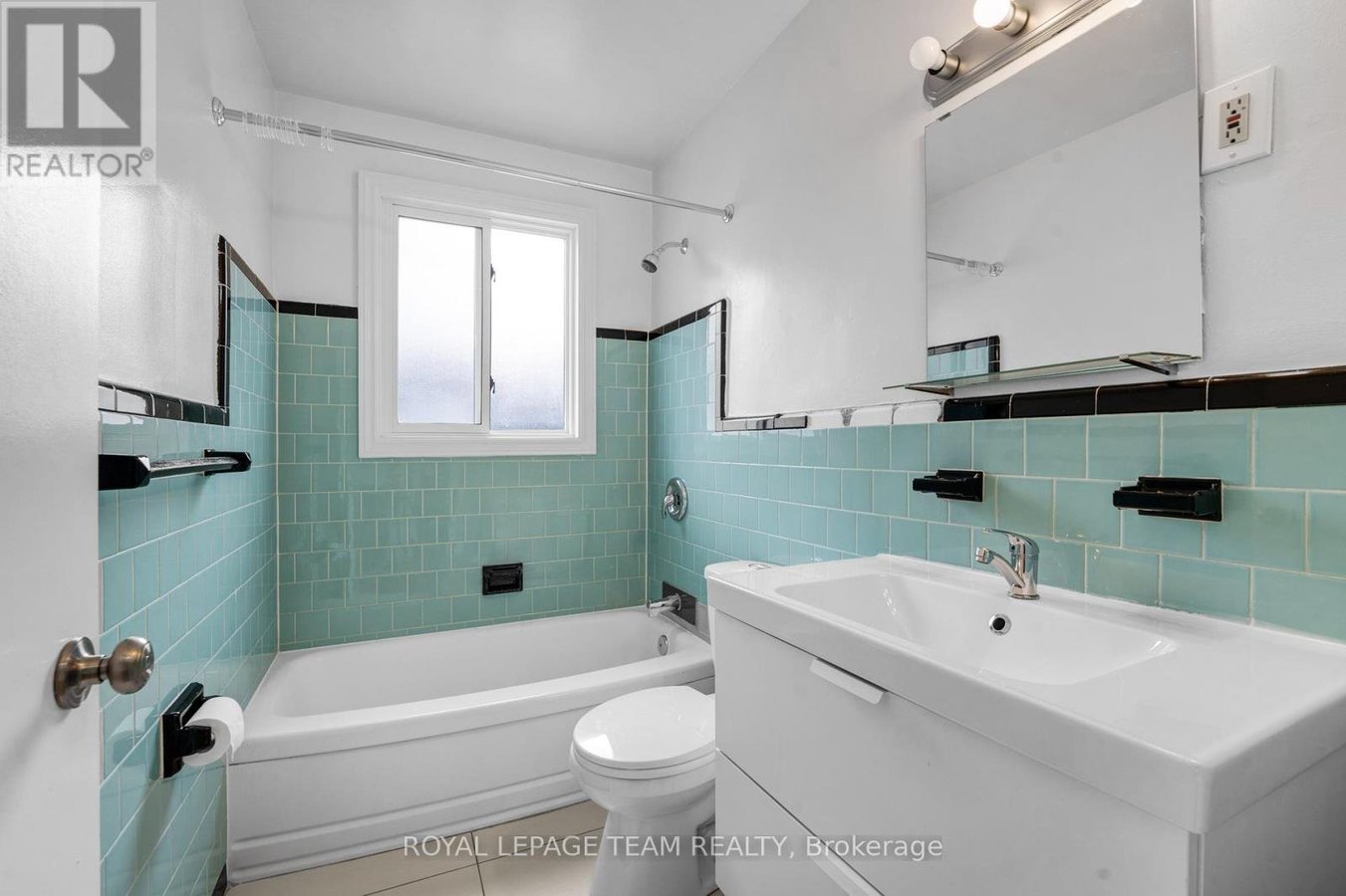 LOWER UNIT - 1666 EDGE HILL PLACE - Photo 10