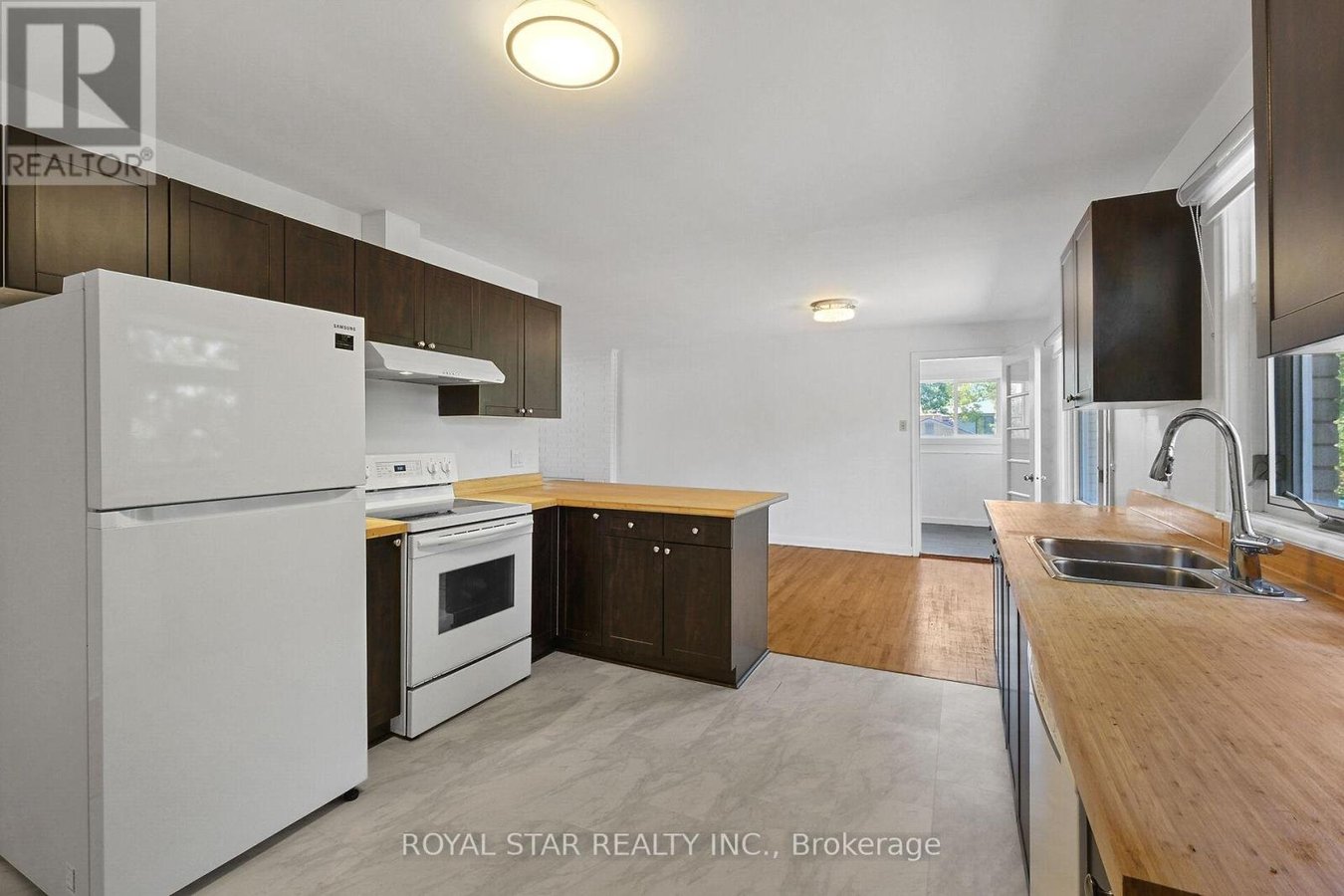 10 DELONG DRIVE - Photo 18