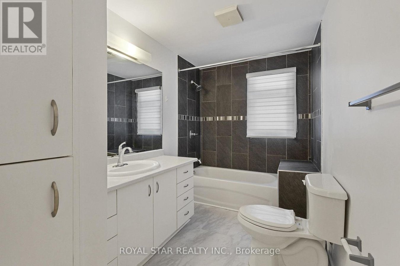 10 DELONG DRIVE - Photo 32