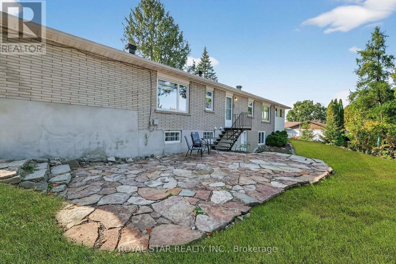 10 DELONG DRIVE - Photo 41
