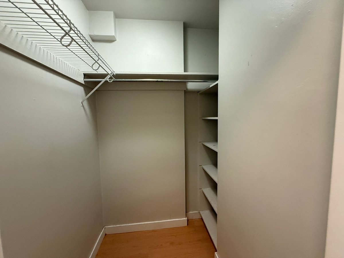 222 MacLaren Street - Photo 2