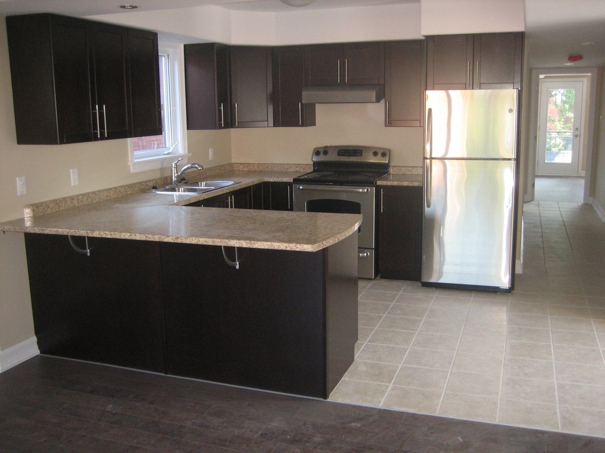 293 Lyon Street North - Photo 2