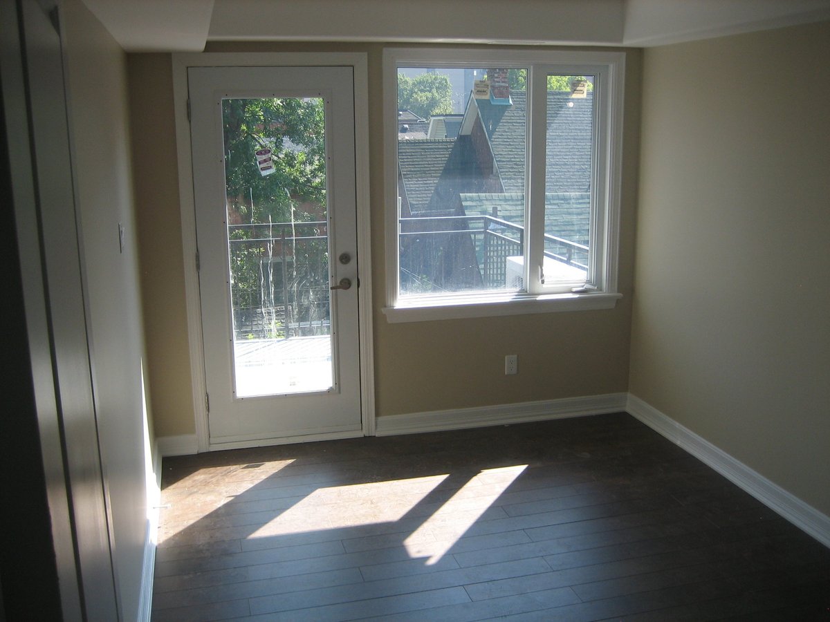 293 Lyon Street North - Photo 4