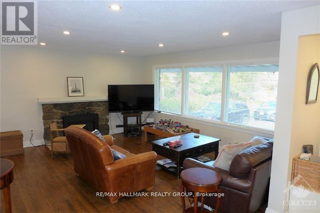 186 BALMORAL PLACE - Photo 3