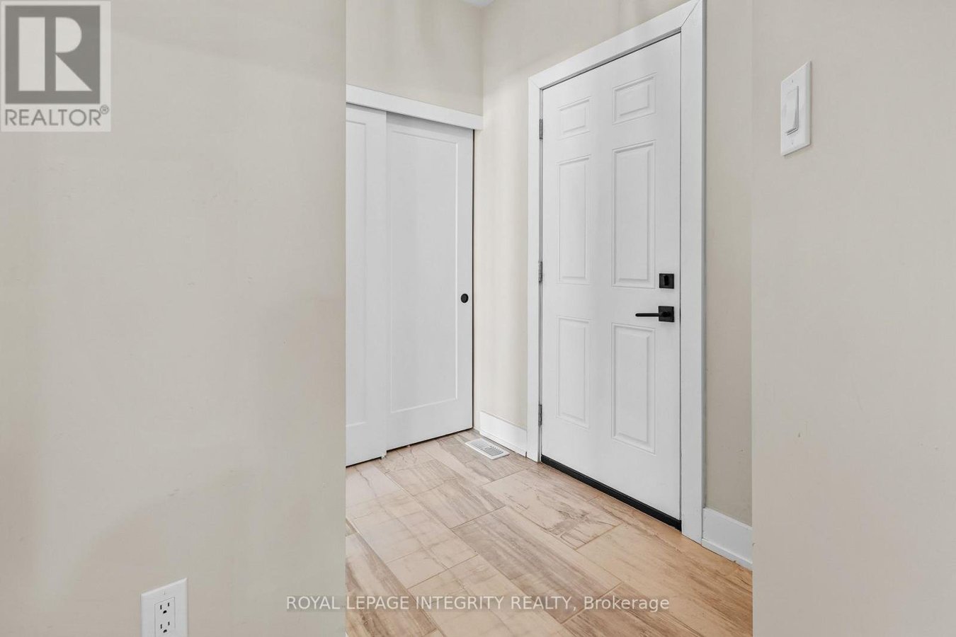 332 HALIBURTON HEIGHTS - Photo 15