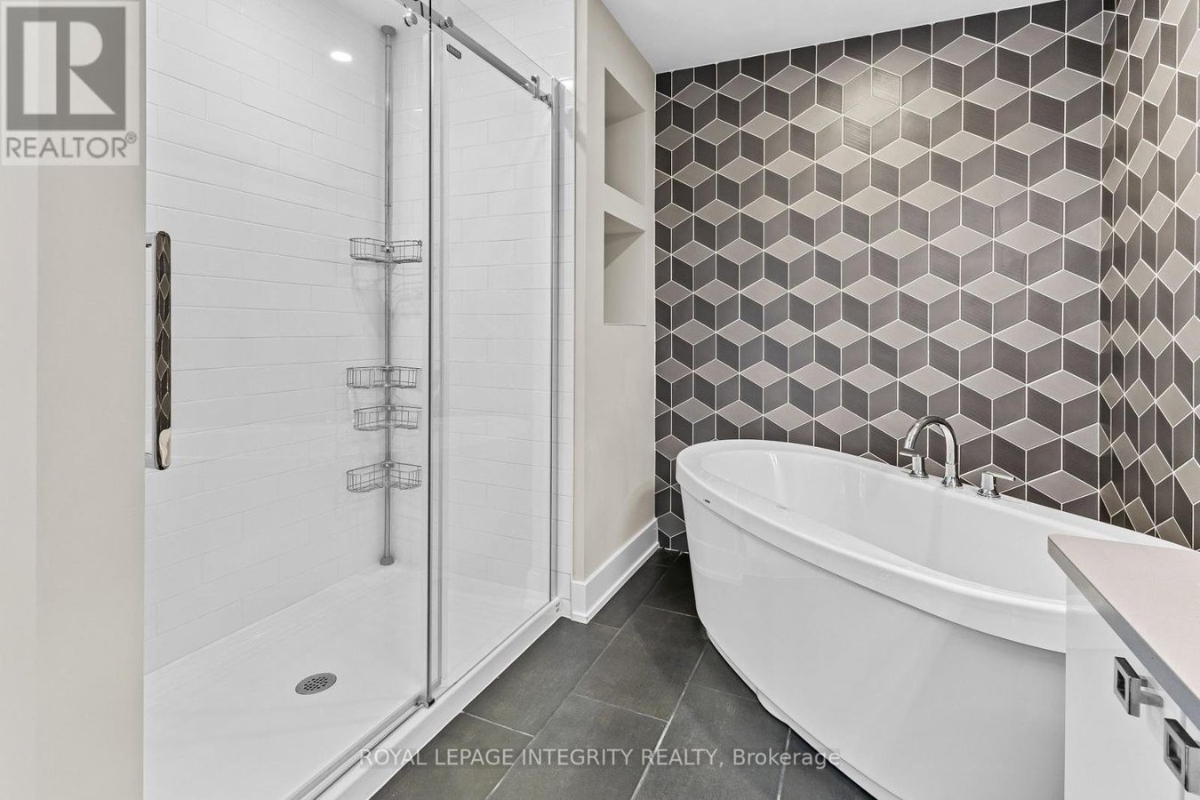 332 HALIBURTON HEIGHTS - Photo 23