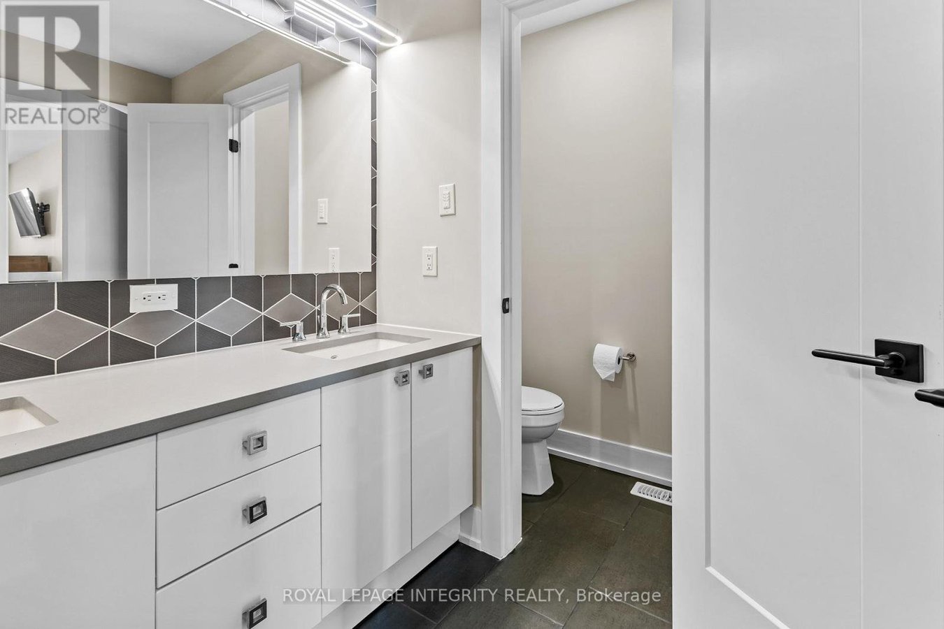 332 HALIBURTON HEIGHTS - Photo 25