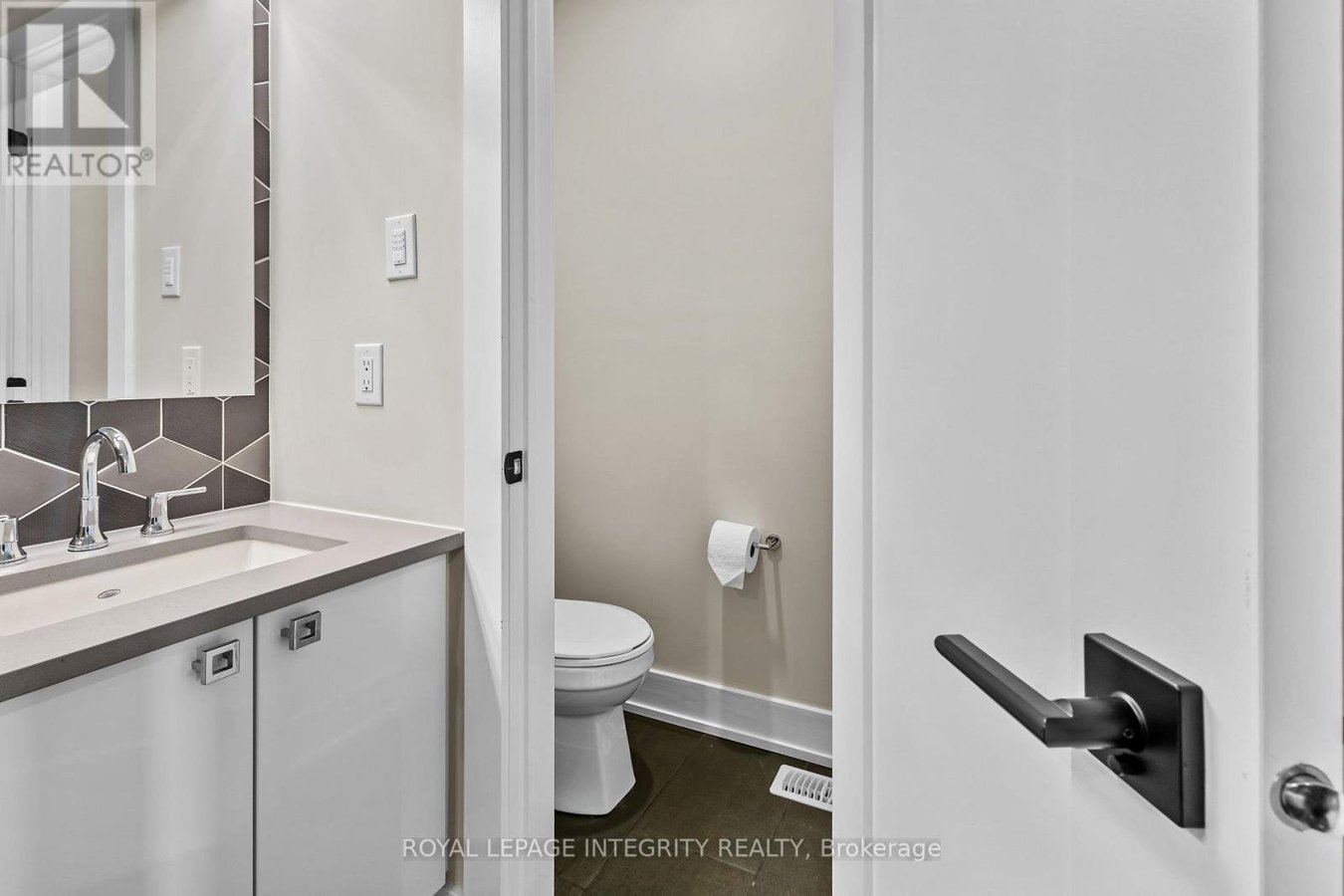 332 HALIBURTON HEIGHTS - Photo 26