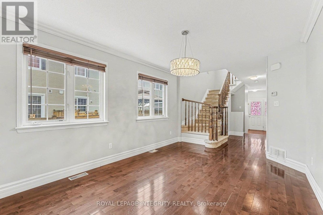 429 ASHBOURNE CRESCENT - Photo 4