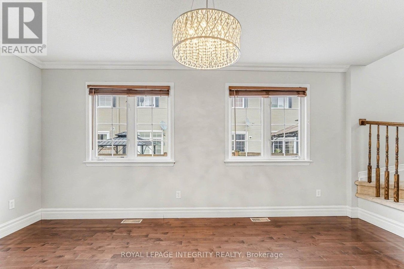 429 ASHBOURNE CRESCENT - Photo 5
